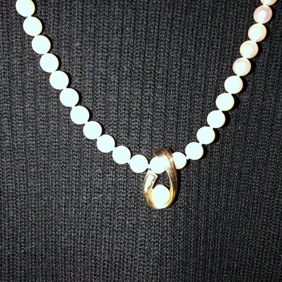 Beautiful gold, pearl, and diamond necklace pendant wearable on various chains. - Picture 2 of 9